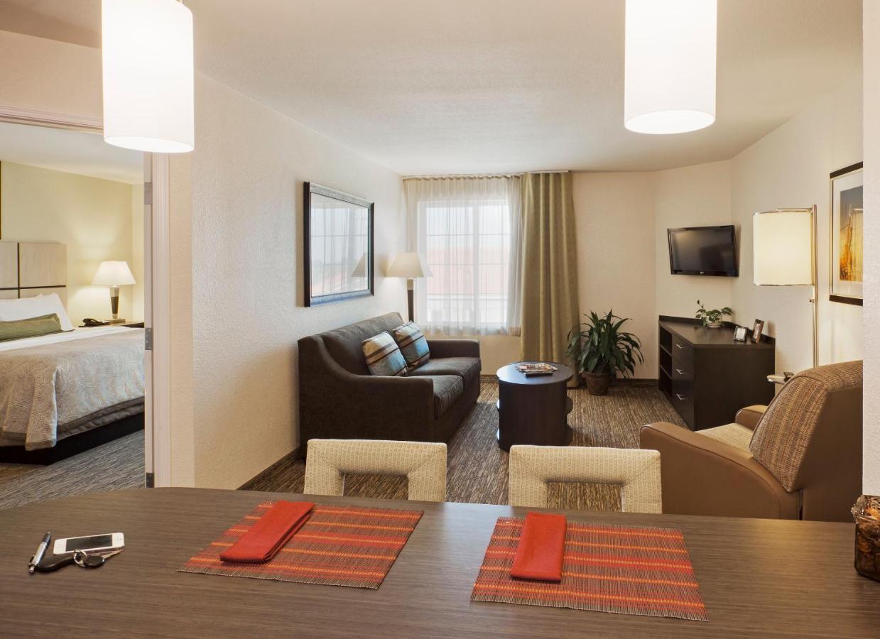 แคนเดิลวูด สวีท : แคนซัส ซิตี้ - อินดิเพนเดนซ์ Hotel Selsa ภายนอก รูปภาพ